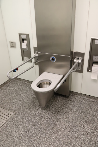 Öffentliche Automatiktoilette (nur mit CBF Euroschlüssel zugänglich), Köln